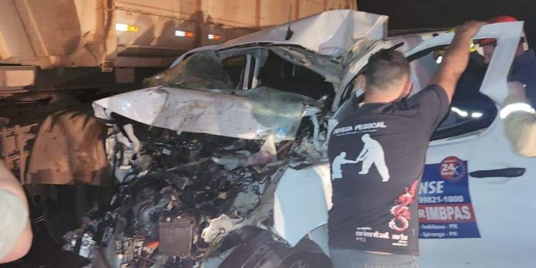 Ponta Grossa | Carro de funerária se envolve em acidente gravíssimo