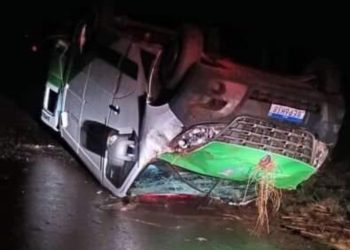 Ambulância com pacientes tomba BR-369