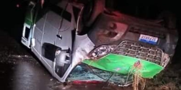 Ambulância com pacientes tomba BR-369