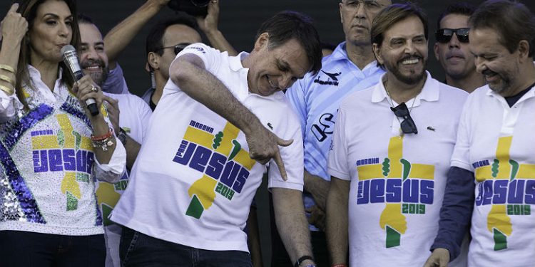De olho em voto evangélico, Bolsonaro prepara ida à Marcha para Jesus
