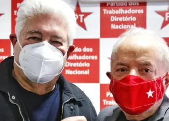 Requião diz que vai voltar ao governo para ‘consertar’ o Paraná