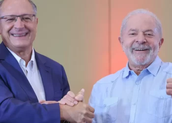 Ex-presidente Lula tem rejeição de 43%
