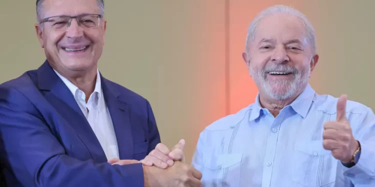Ex-presidente Lula tem rejeição de 43%