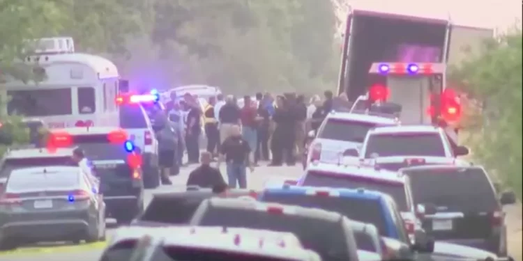 46 Pessoas encontradas mortas dentro de caminhão!