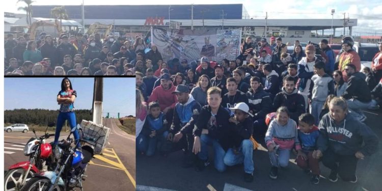 Amigos e familiares fazem ato em homenagem à motociclista morta em acidente na Linha Verde