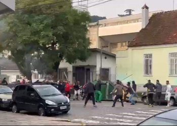 Torcedores do Athletico e Juventude brigam antes da partida em Caxias;