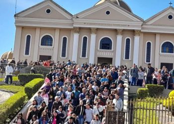Fiéis em Rio Branco do Sul demonstra seus entusiasmo pele celebração Corpus Christi