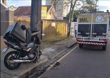 Motociclista morre ao Colidir em poste no Capão Raso
