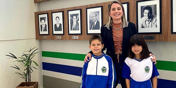 Prefeita de Rio Branco do Sul anuncia modelos de Uniformes Escolar que serão distribuídos no município