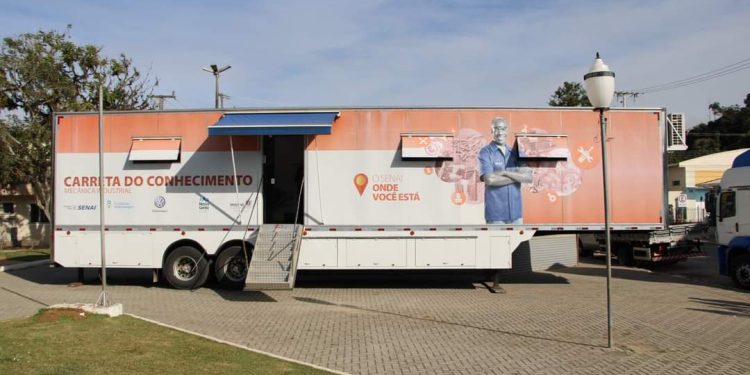 Carreta do conhecimento chega em Cerro Azul para realização de cursos gratuitos