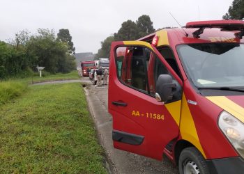 Acidente entre moto e carro na Rodovia dos Minérios
