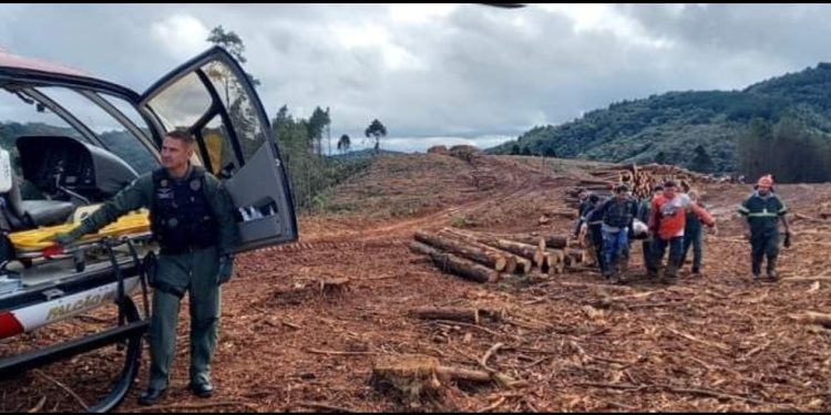 Campo Magro | Rapaz sofre acidente após sofrer queda em trilha