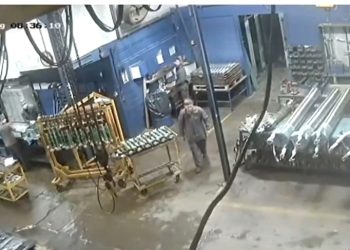 Funcionário é morto por chefe dentro de empresa após tomar café fora do horário, diz polícia