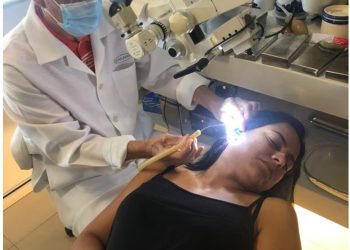 Mulher passa mais de 24 horas com barata no ouvido