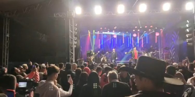 Bombou o 2° dia festa da Ponkan! Hoje será cobrado ingressos para shows