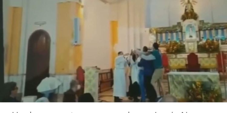 Homem ataca padre em igreja Nossa Senhora da Conceição Aparecida