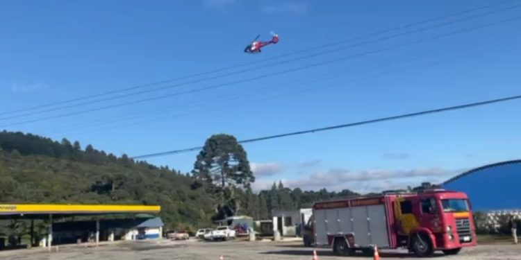 Criança de 6 anos é socorrido de helicóptero na Rodovia dos Minérios após sofrer ferimentos na mão com triturador