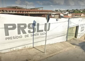 Homem pede para não ser solto e jantar na prisão após passar fome na rua