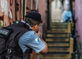 Ladrão baleado na porta de unidade de saúde  morre sem receber socorro, diz família