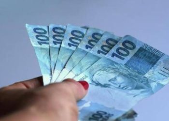 Bolsonaro confirma novo valor do Auxílio Brasil: R$ 600