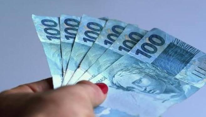 Bolsonaro confirma novo valor do Auxílio Brasil: R$ 600