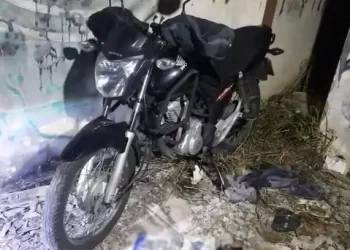 Rapaz suspeito de furtar moto morre em confronto | A moto possuía alerta de furto. O BO sobre o crime foi feito horas antes em Rio Branco do Sul