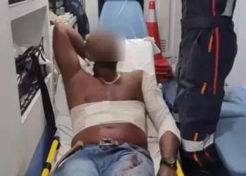 Homem é esfaqueado e diz que ataque foi motivado por “ser muito bonito”