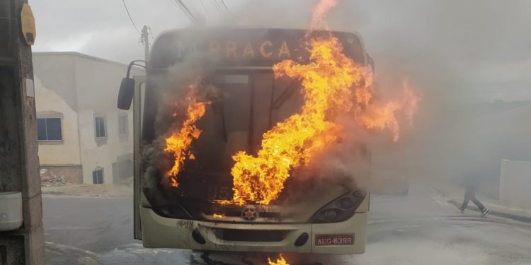 Ônibus da Viação do Sul pega fogo!