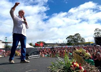 Lula critica redução de imposto que baixou o preço da gasolina