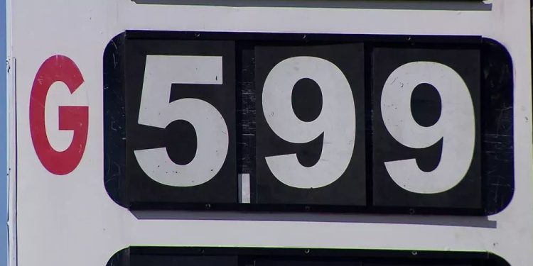 Motoristas já encontram gasolina abaixo de 6 reais no Paraná