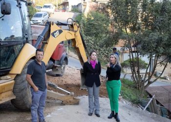 Prefeita Karime Fayad acompanha início de obras de pavimentação!