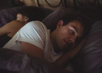 ?Aí meu Deus!   Mulher espera marido dormir e queima órgãos genitais