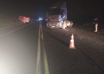 Acidente envolvendo três caminhões na BR – 277