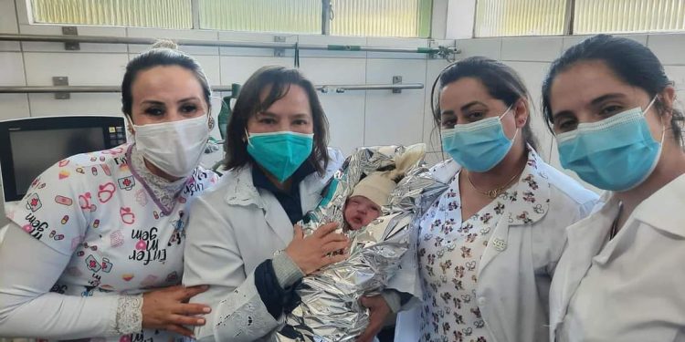 Equipe médica do Hospital Rio Branco realiza parto em Rio Branco do Sul