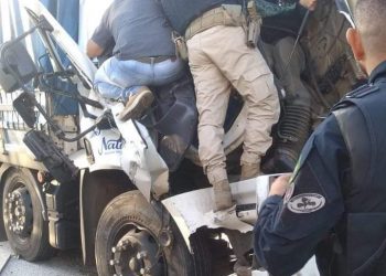 Motorista fica preso nas ferragens em acidente grave em São José dos Pinhais