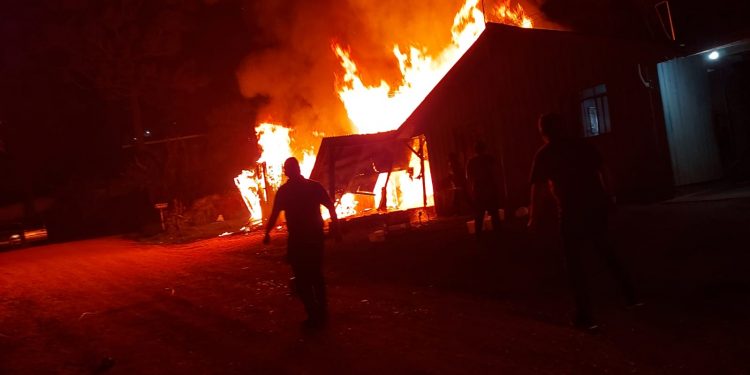 Incêndio em Tranqueira próximo a Rodovia dos Minérios com vítimas