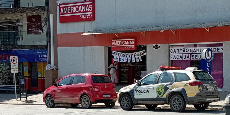 Loja Americanas Express é assaltada no centro de Rio Branco do Sul