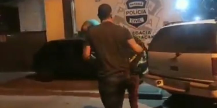 Homem suspeito de torturar esposa é preso