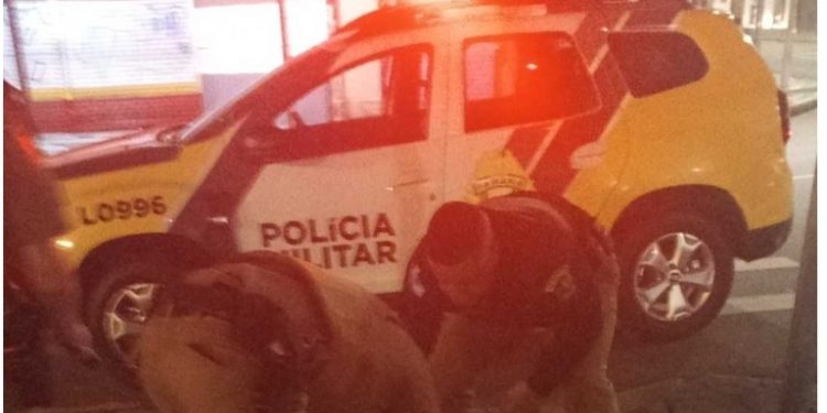 Professor de Educação física é esfaqueado na praça Tiradentes