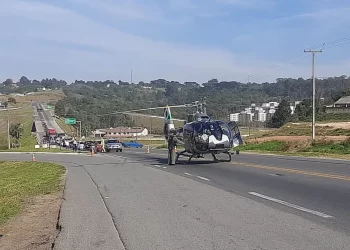 Acidente deixa motociclista em estado grave próximo ao viaduto da Rodovia dos Minérios