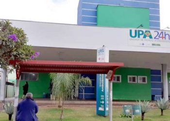 Paciente vai ao médico alegando estar com dor de garganta e diz que o Doutor pediu para ela tirasse a calcinha para injeção