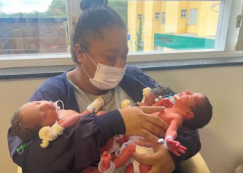 Após ser mãe de gêmeos há 10 meses, mulher dá à luz a trigêmeos