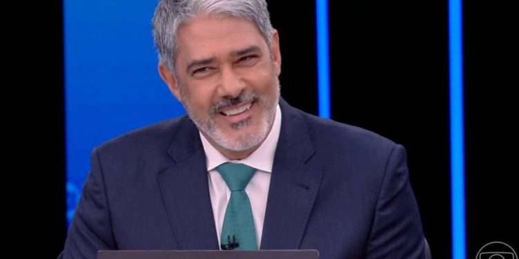 Bonner confronta Bolsonaro no JN com sorriso no rosto