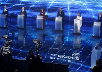 Lula e Bolsonaro trocam acusações e são os principais alvos de ataques no 1º debate na TV