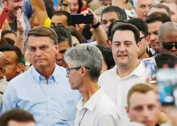 Paranaenses deixam PT de lado e dão vitória na reeleição ao governador Ratinho e Bolsonaro diz pesquisa