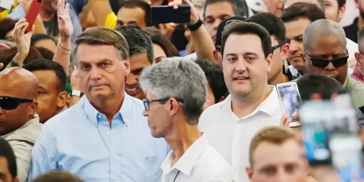 Paranaenses deixam PT de lado e dão vitória na reeleição ao governador Ratinho e Bolsonaro diz pesquisa