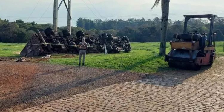 Mãe morre após saber de morte do filho em acidente entre caminhões
