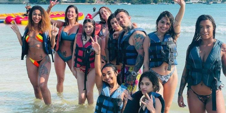 Polígamo casado com 8 mulheres fala de maratona de sexo e do ciúme entre as esposas