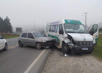 Ambulância com paciente se envolve em acidente próximo a Rodovia dos Minérios,  no Contorno Norte