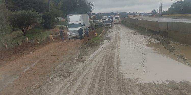Obras de duplicação da Rodovia dos Minérios se transforma em pesadelo para os motoristas